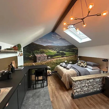 At Posh Garage Holiday home *