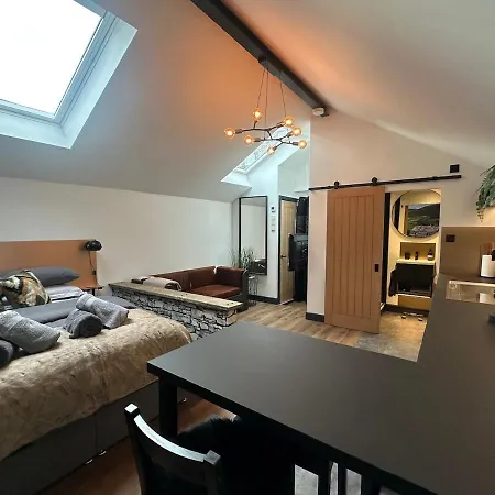 At Posh Garage Feriehus *